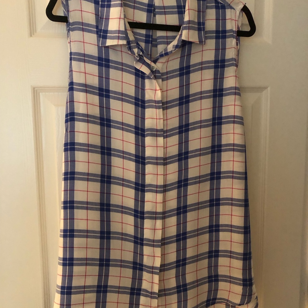Max Jeans sleeveless blouse.
